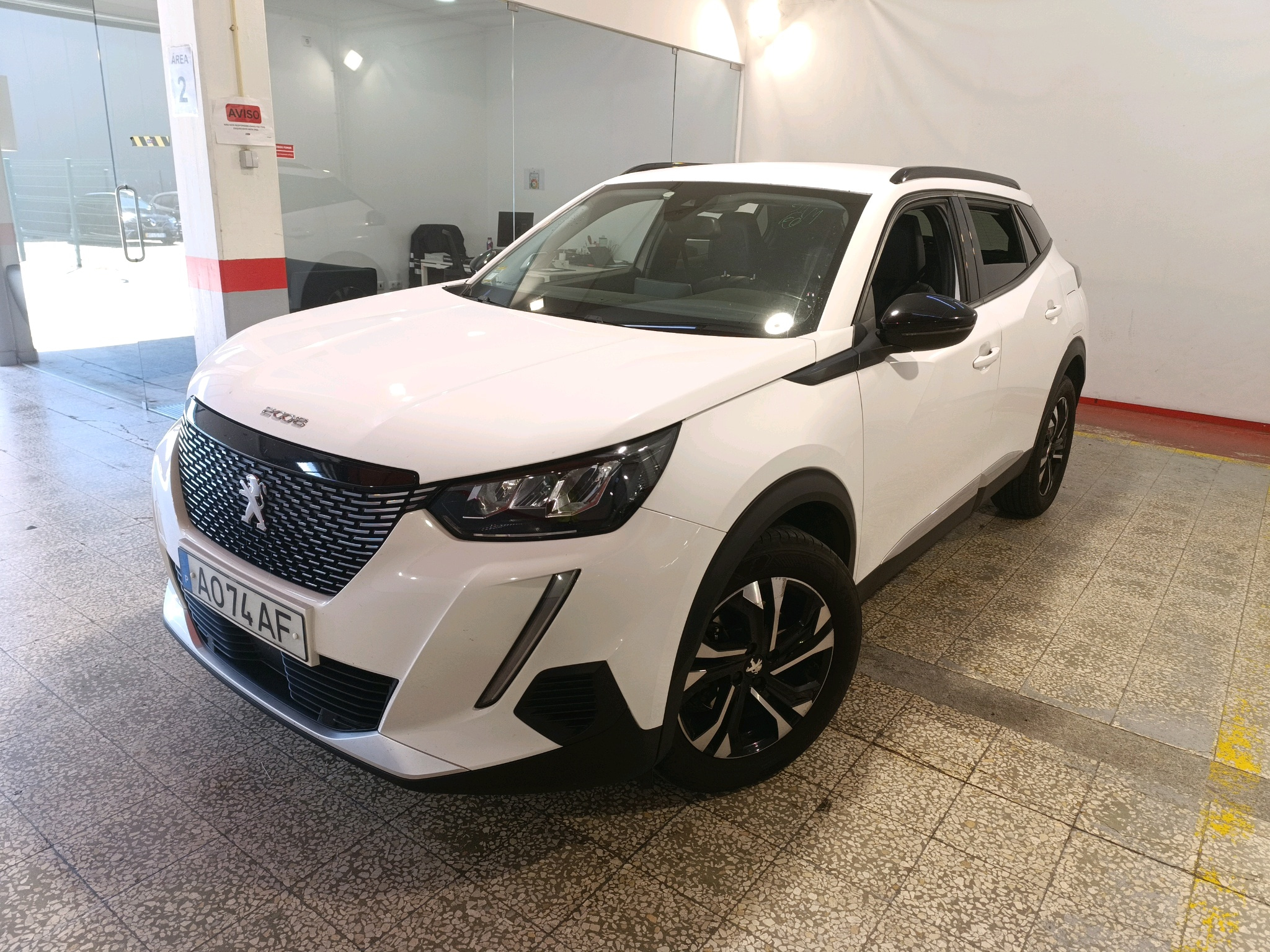 Peugeot 2008 — fotografia 1