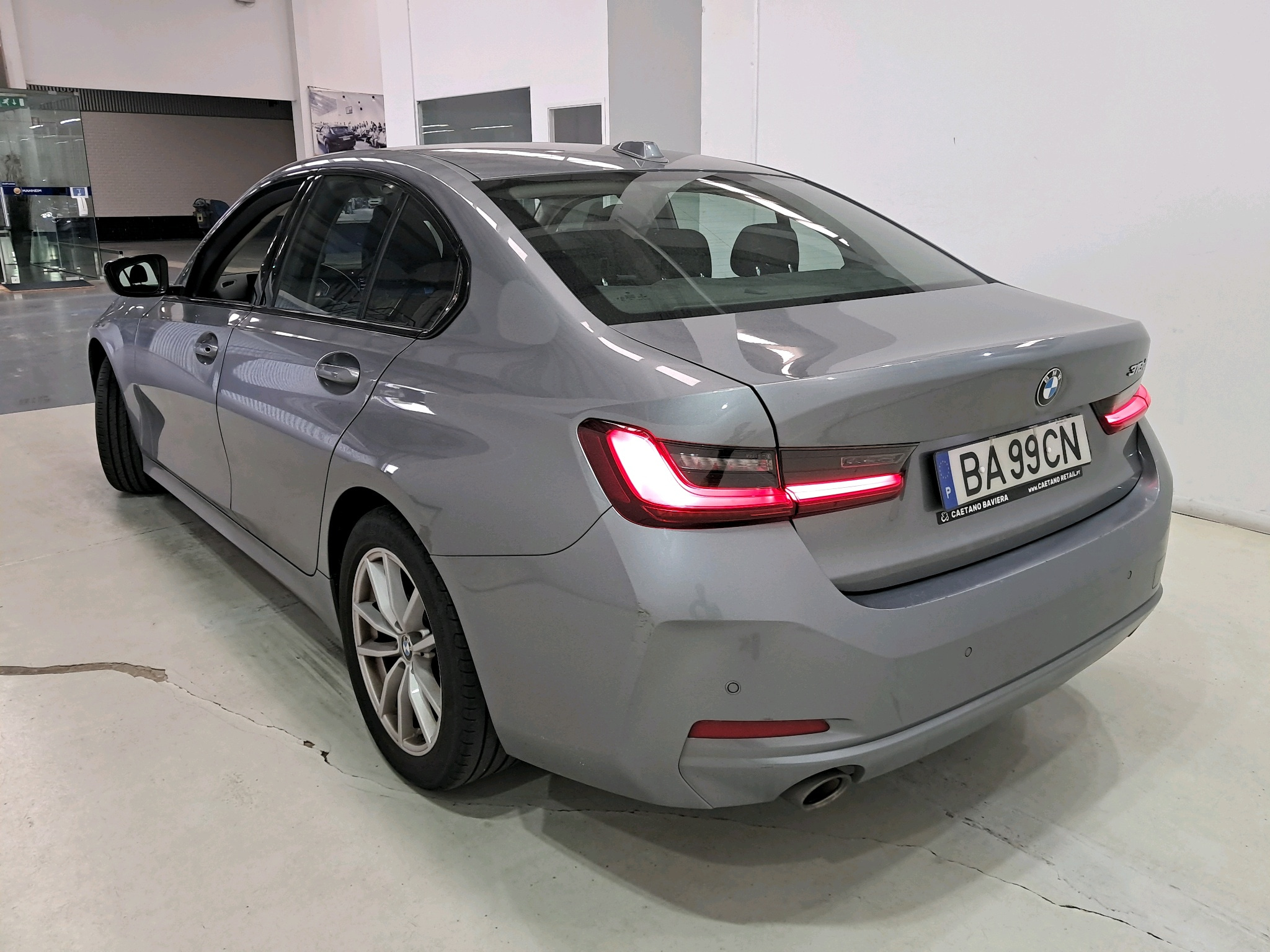 BMW 318d — fotografia 2