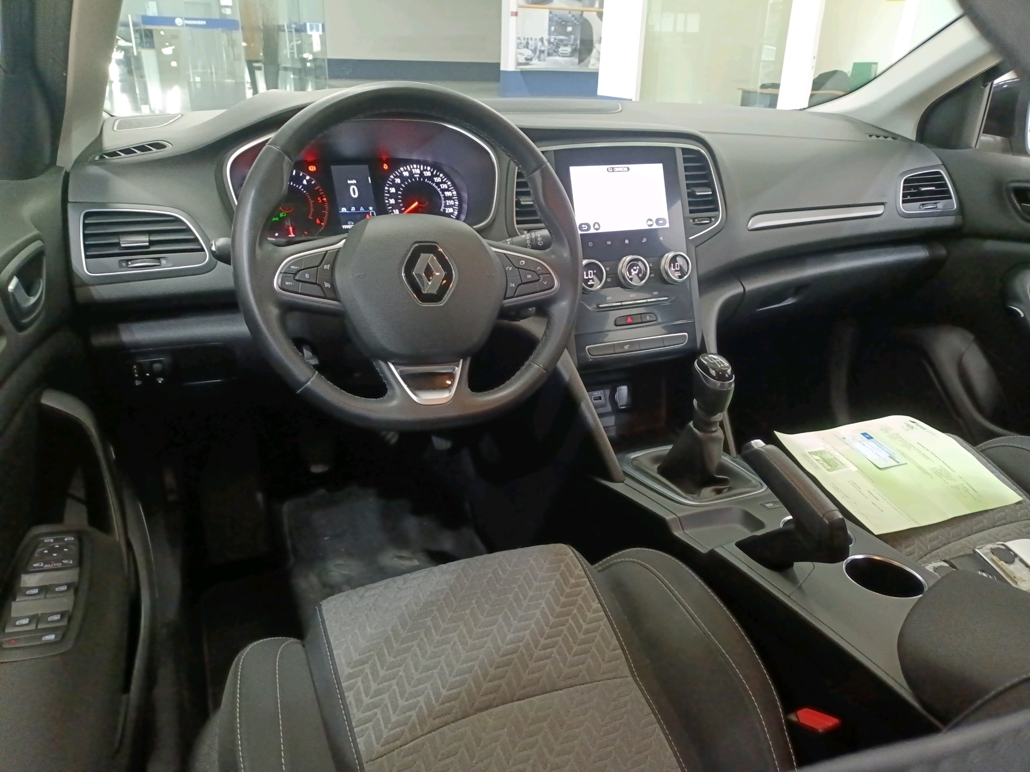 Renault Megane — fotografia 8